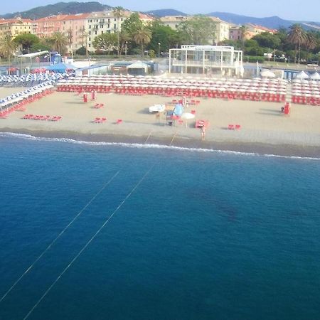 Savona Magnifico Sole Mare 150 M Wifi Climatcontrol Apartamento Exterior foto